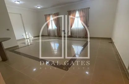 Empty Room image for: Apartment - 2 Bedrooms - 2 Bathrooms for rent in Hadramout Street - Doha Al Jadeed - Doha, Image 1