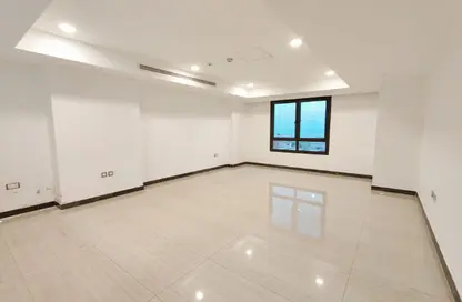 Apartment - 1 Bedroom - 2 Bathrooms for rent in Tuscan Tower - Porto Arabia - The Pearl Island - Doha