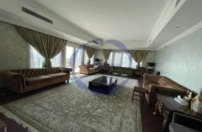 Living Room image for: Apartment - 3 Bedrooms - 4 Bathrooms for sale in West Porto Drive - Porto Arabia - The Pearl Island - Doha, Image 1