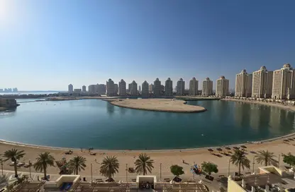 Apartment - 2 Bedrooms - 4 Bathrooms for rent in Hilton Doha The Pearl Residences - Abraj Quartiers - The Pearl Island - Doha