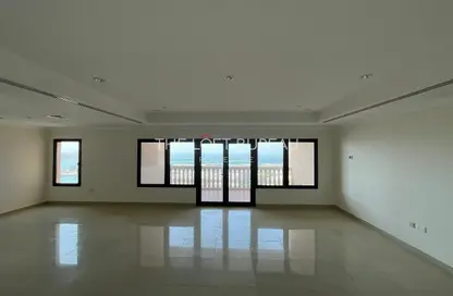 Apartment - 2 Bedrooms - 2 Bathrooms for rent in West Porto Drive - Porto Arabia - The Pearl Island - Doha