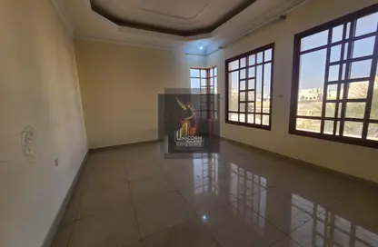 Staff Accommodation - Studio - 6 Bathrooms for rent in Umm Al Seneem Street - Ain Khaled - Doha