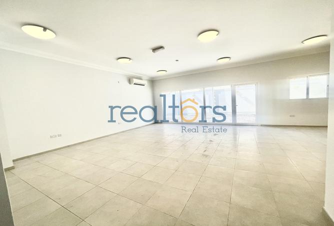 929372 - Property Image 2