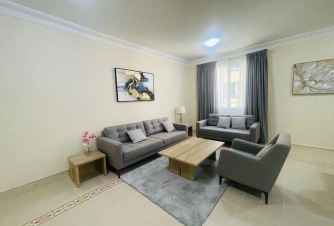 989202 - Property Image 2