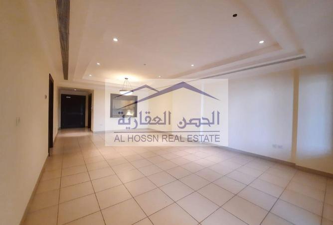 943202 - Property Image 2