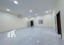 صورةغرفة فارغة لـ: شقة - 3 غرف نوم - 2 حمامات للكراء في بوابة الخيساء - الخيصة - أم صلال محمد, صورة 1