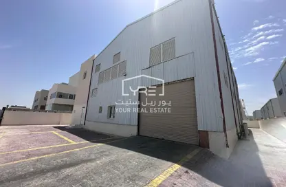 مخزن - استوديو - 8 حمامات للبيع في شارع الصناعية الشرقي - بركة العوامر - الوكرة