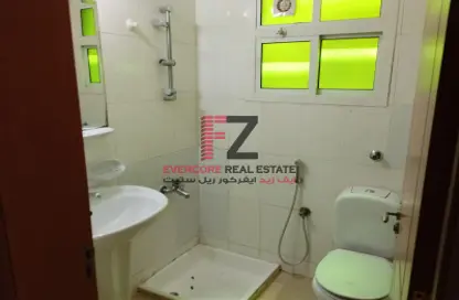 صورة لـ حمام مجمع سكني - 4 غرف نوم - 4 حمامات للايجار في سوق الغرافة - الغرافة - الدوحة ، صورة رقم 1