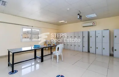 سكن الموظفين - استوديو - 8 حمامات للايجار في المنطقة الصناعية 4 - المنطقة الصناعية - المنطقة الصناعية - الدوحة