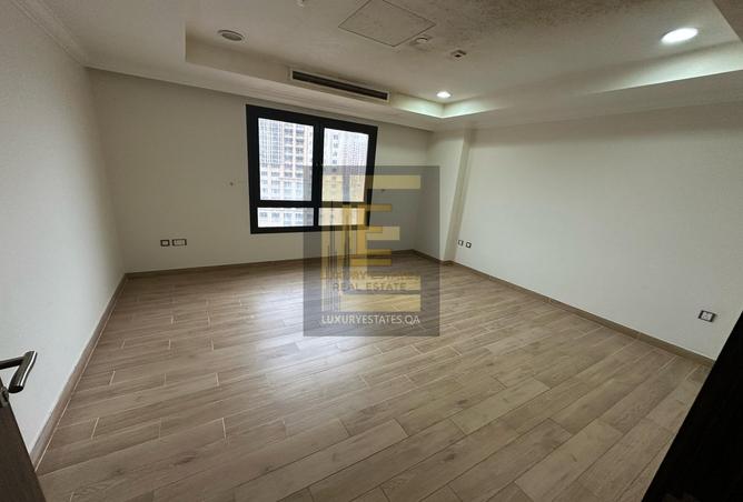 833516 - Property Image 2