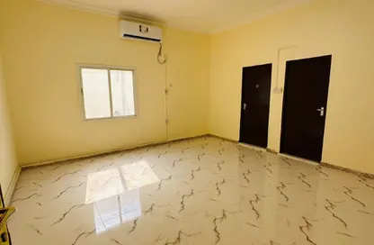Apartment - Studio - 1 Bathroom for rent in Fereej Bin Omran - Doha