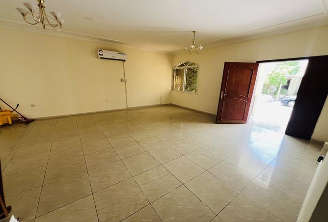 912181 - Property Image 3