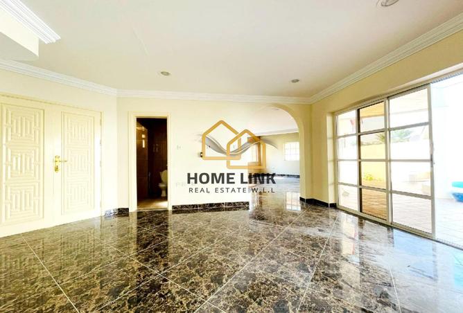 927445 - Property Image 2
