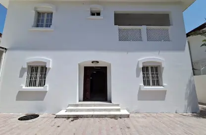 Villa - 4 Bedrooms - 5 Bathrooms for rent in Al Nuaija Street - Al Nuaija - Doha