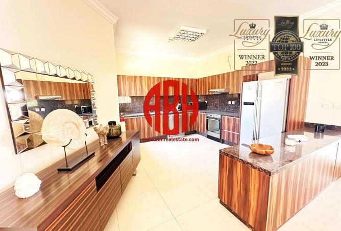 989704 - Property Image 3