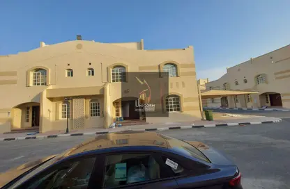 Staff Accommodation - Studio - 4 Bathrooms for rent in Ain Khaled Villas - Ain Khaled - Doha
