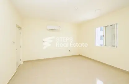 سكن عمال - استوديو - 8 حمامات للايجار في شارع الصناعية الشرقي - بركة العوامر - الوكرة