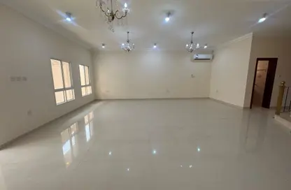 Villa - 5 Bedrooms - 5 Bathrooms for rent in Al Nuaija Street - Al Nuaija - Doha