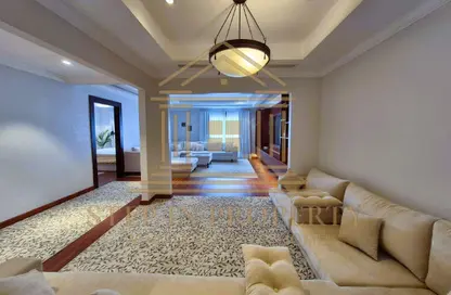 Apartment - 1 Bedroom - 2 Bathrooms for rent in East Porto Drive - Porto Arabia - The Pearl Island - Doha