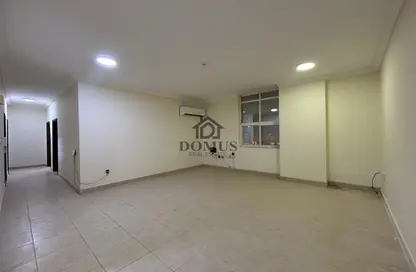 Apartment - 3 Bedrooms - 2 Bathrooms for rent in Salaja Street - Doha Al Jadeed - Doha