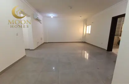 شقة - غرفة نوم - 2 حمامات للايجار في ام غوالينا تجارية - ام غويلينا - أم غويلينا - الدوحة