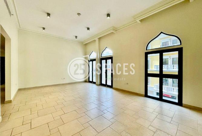 962352 - Property Image 2