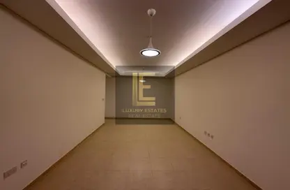 Apartment - 2 Bedrooms - 4 Bathrooms for sale in Viva West - Viva Bahriyah - The Pearl Island - Doha