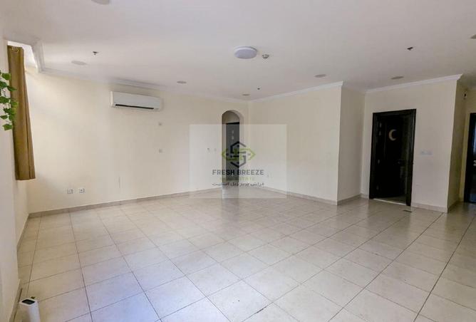 956177 - Property Image 3