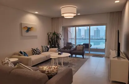 Living Room image for: Apartment - 1 Bedroom - 2 Bathrooms for sale in Viva West - Viva Bahriyah - The Pearl Island - Doha, Image 1