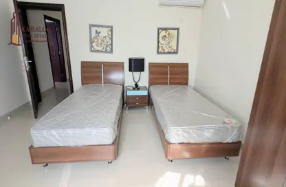 Apartment - 2 Bedrooms - 2 Bathrooms for rent in Umm Ghuwailina - Doha