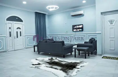 فيلا - 8 غرف نوم - 8 حمامات للبيع في شارع النعيجة - غرب الهلال - الهلال - الدوحة