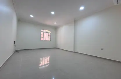 Apartment - 2 Bedrooms - 2 Bathrooms for rent in Al Nasr Street - Al Nasr - Doha