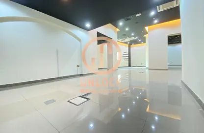 معرض - استوديو - 3 حمامات للايجار في مبنى ريتاج - الطريق الدائري الثالث - السد - الدوحة