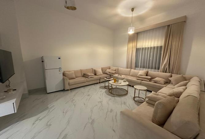 988267 - Property Image 3