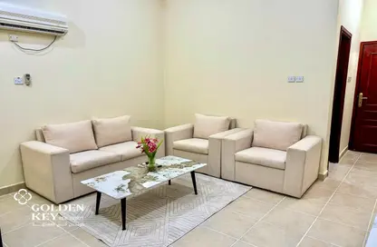 Apartment - 2 Bedrooms - 2 Bathrooms for rent in Asim Bin Omar Street - Al Mansoura - Doha