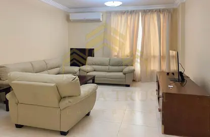 Living Room image for: Apartment - 2 Bedrooms - 3 Bathrooms for rent in Anas Street - Fereej Bin Mahmoud North - Fereej Bin Mahmoud - Doha, Image 1