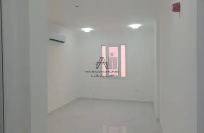 Apartment - 2 Bedrooms - 2 Bathrooms for rent in Bin Omran - Fereej Bin Omran - Doha