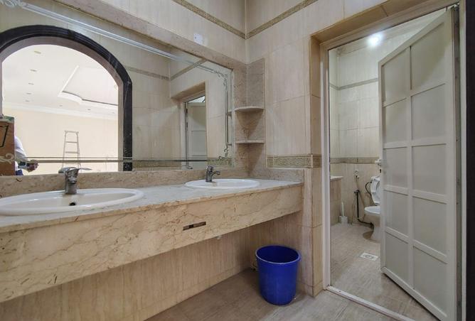 977890 - Property Image 2