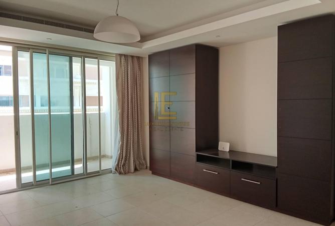 905244 - Property Image 3