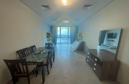 صورة لـ غرفة المعيشة / غرفة الطعام شقة - 2 غرف نوم - 3 حمامات للبيع في برج زجزاج  ب - أبراج زجزاج - الخليج الغربي - الدوحة ، صورة رقم 1