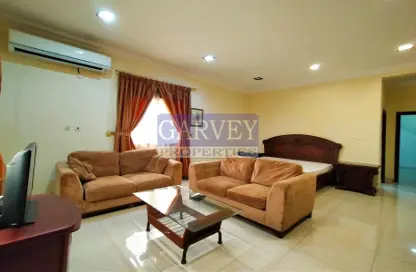 Living Room image for: Apartment - 1 Bathroom for rent in Al Aziziyah - Al Aziziyah - Doha, Image 1