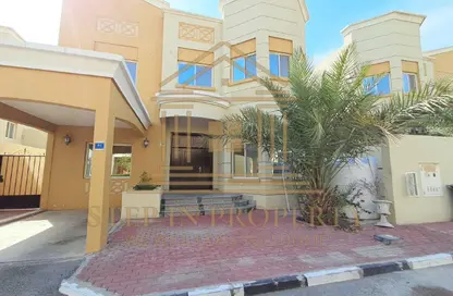 فيلا - 4 غرف نوم - 4 حمامات للايجار في سوق الغرافة - الغرافة - الدوحة