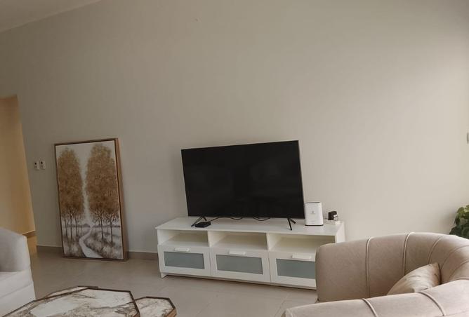 990698 - Property Image 2