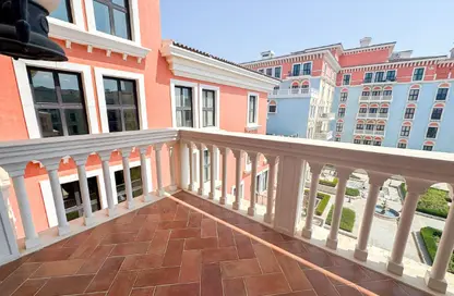 Apartment - 2 Bedrooms - 2 Bathrooms for rent in Carnaval - Qanat Quartier - The Pearl Island - Doha