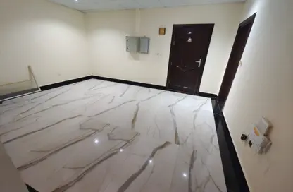 Apartment - 2 Bedrooms - 1 Bathroom for rent in Al Mansoura - Al Mansoura - Doha