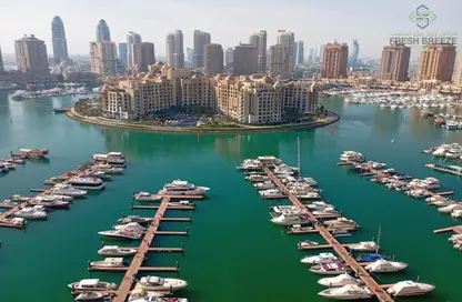 شقة - 2 غرف نوم - 3 حمامات للايجار في طريق بورتو الغربي - بورتو أرابيا - جزيرة اللؤلؤة - الدوحة