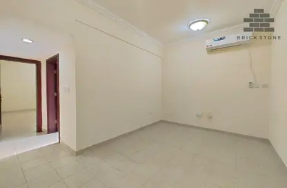 Apartment - 1 Bedroom - 1 Bathroom for rent in Salaja Street - Doha Al Jadeed - Doha