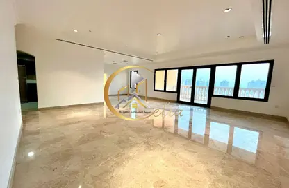 شقة - 2 غرف نوم - 3 حمامات للايجار في طريق بورتو الشرقي - بورتو أرابيا - جزيرة اللؤلؤة - الدوحة