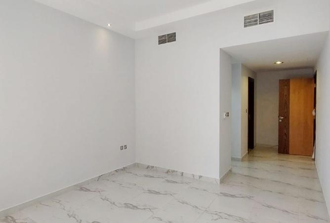938691 - Property Image 2