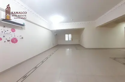 شقة - 2 غرف نوم - 2 حمامات للايجار في شارع المطار القديم - طريق المطار القديم - الدوحة